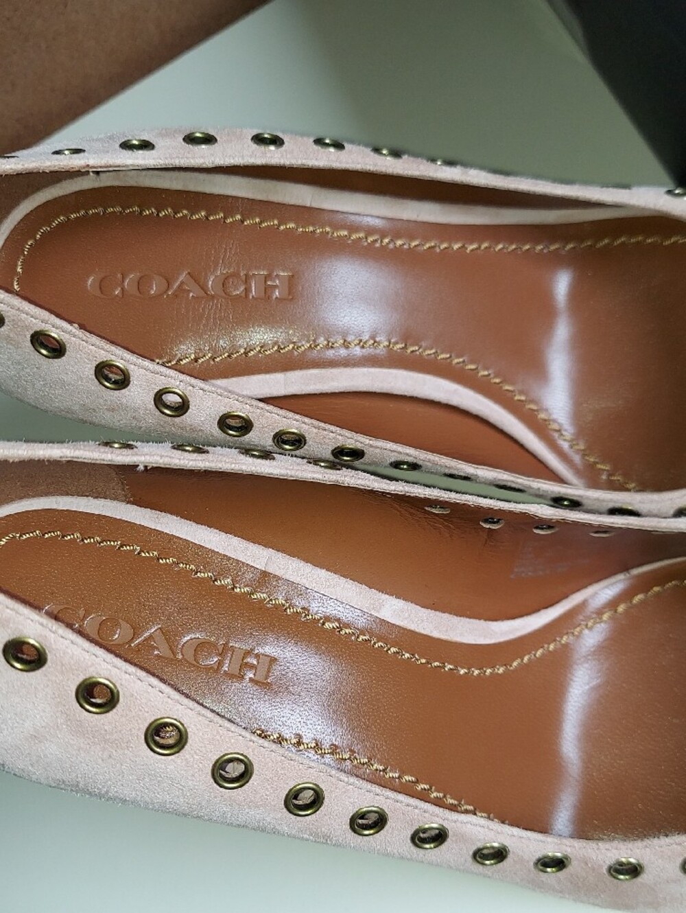 Coach Varick Suede Pale Blush Pointed Toe Grommet Pump Stiletto Heels Size 10 - Picture 7 of 13